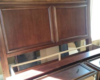 King size bedframe w/2 drawer storage