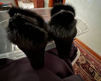 Ladies shoes with mink detail