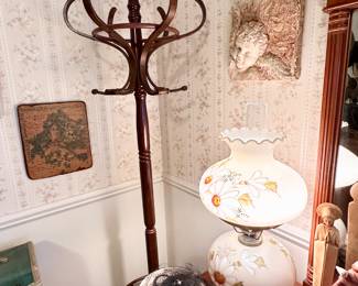 Beautiful hand painted "Gone With the Wind" lamp.