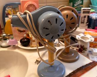 Bathroom full of vintage items!