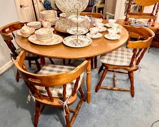 Drop leaf dining table & 4 chairs.