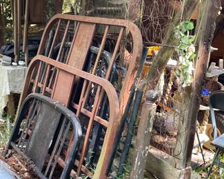 Vintage metal bed...