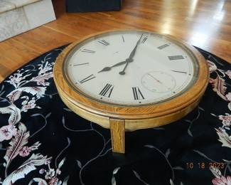 Howard Miller coffee table with working clock