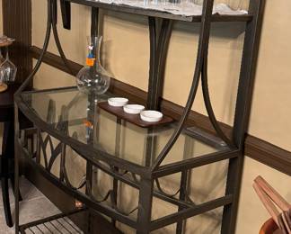 2B	$225 	
Metal Bakers rack/3 glass shelves 35x17x59	