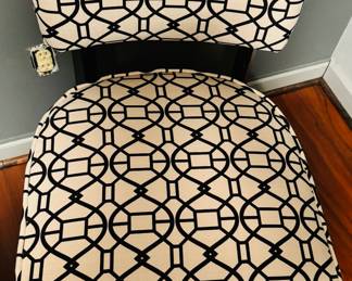 #56 - $90- Black & white chair 20W 33T	