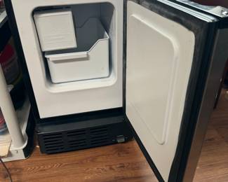 #26 - $120 Premium ice maker 2017 15Wx17Dx24TModel #PIM106MS - 2017	