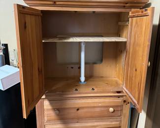 #21- $250 - Pine bar/cabinet entretainement 42x20x63	