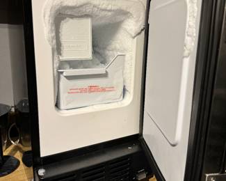 #53 - $54 Wellington refrigerator 20x31	