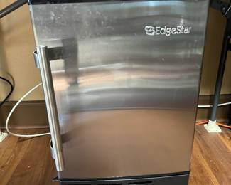 #27 - $120 Edgestar ice maker 15Wx17Dx24T -Model # 1B12056 -2021 		