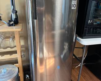 #23- $100 Smart inverter compressor LG refrigerator 	20x21x51- Ice up -Model Cronco705V 	