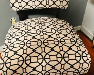 #56 - $90- Black & white chair 20W 33T	