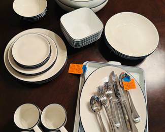 #41 - Made In set of China (British) white /blue rim	