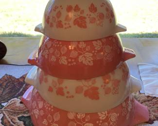 Complete set Pyrex Gooseberry Pink Cinderella Nesting Bowls