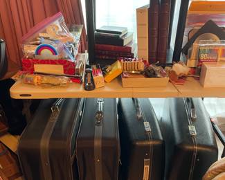 American Tourister luggage in great condition!