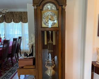 Vintage Howard Miller Grandfather Clock. Working 