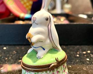 SOLD; 4"; Limoges "Peint Main" bunny box