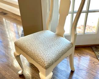 close up of chabby chic chair; 4 with table