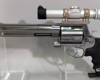 Smith & Wesson 500 500 S&W Mag 5-Shot Revolver SN# CHS7874, Leupold Scope, Uncle Mike's Shooting Gloves, Includes Original S&W Hard Case, In Hard Case