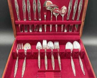 Reed Barton Mirrorstele 8 Piece Flatware With Serving Set