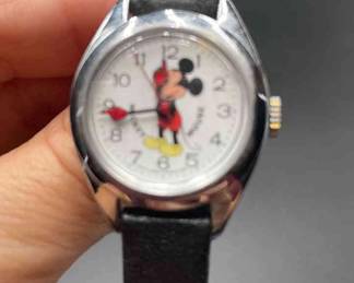 BRADLEY 80S DISNEY MICKEY MOUSE MECHANICAL HANDWINDING WATCH