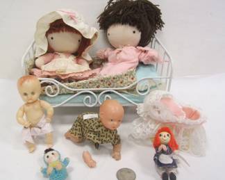 SMALL DOLLS, METAL DOLL BED, BASSINETTE, TWO CELLULOID BABY DOLLS (ONE MISSING ARM DOES NOT CRAWL)
