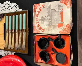 Mini cast set for stove in box 