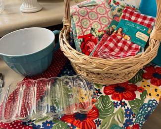 Pioneer woman towels and napkins 