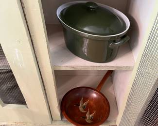 Hall pot 
Wooden painted ducks piece 