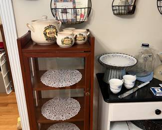 Small pie cabinet 