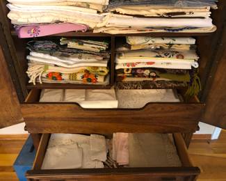 So many beautiful linens