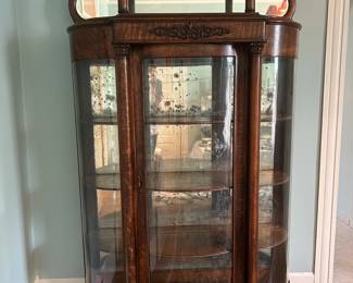 Antique china cabinet / display cabinet
Curved glass sides and door