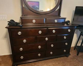 9 Drawer Dresser with Oval Swivel Mirror with 2 Drawers.