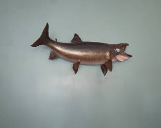 Many fish mounts