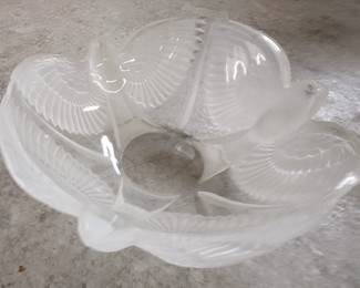 Frosted birds in flight bowl