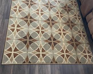 5x7 brown/gray patterned rug