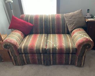 $150 Loveseat Clayton Marcus 66x44x32 -burgundy and olive with 2 pillows and matching window valance 