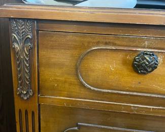 $250 Vintage wood 5 drawer dresser 36x21x51