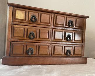 $36 Jewelry box 10x5x7