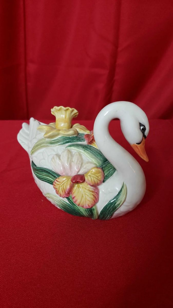 Collectors Paradise Capodimonte, Wedgewood,... starts on 10/20/2023