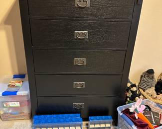 Dresser without yo-yo quilted piece