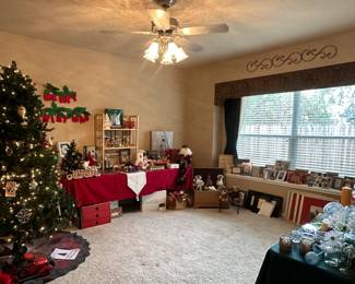 Holiday room to the right of the tree