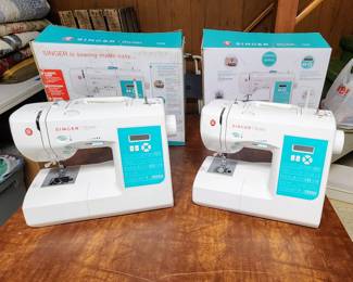(2) Sewing & Craft Items, Singer Stylist 7258 Computerized Sewing Machine with 203 Stitch Applications