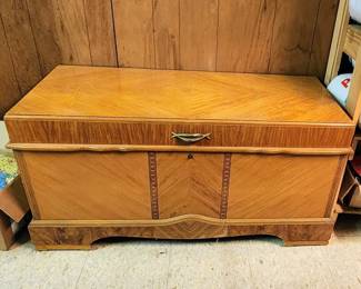 Roos Sweetheart Cedar Chest, Locking