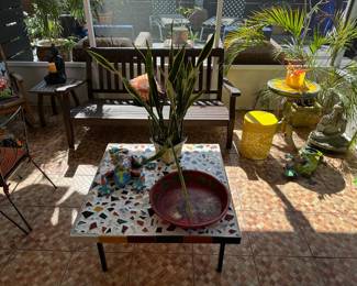 The Talavera lizard on the table is sold.