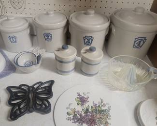 Yorktown  Pfaltzgraff  Cannister Set