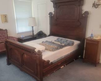 Antique  Double/Full Bed