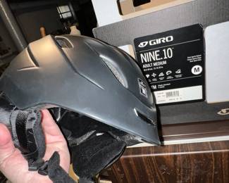 Nine. 10 adult Medium GIRO helmet Snowboarding Sports matte black Looks like new in box