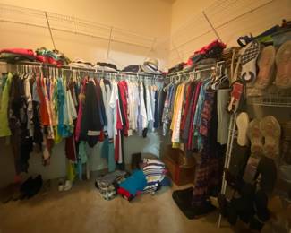 womens clothes shoes purses