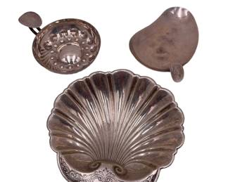 $250 USD    3 Sterling Silver Vintage Dishes Christofle Gorham SK92-35     Three sterling silver vintage bowls. 

Condition: Good

Local pick up Bethesda, MD.  We will ship for a fee.     https://goodbyhello.com/products/3-sterling-silver-vintage-dishes-christofle-gorham-sk92-35?_pos=1&_sid=28da430bc&_ss=r