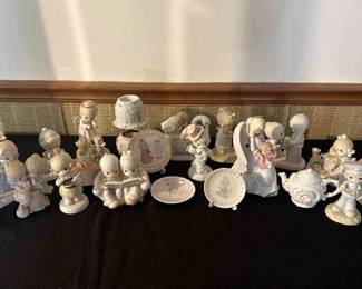 Assorted Lot 2 Precious Moments Figurines 